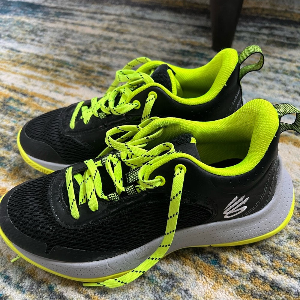 Boys Under Armour Basketball Shoes